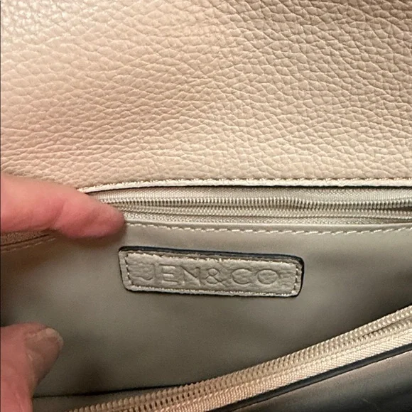 Jen & Co Elegant Beige Crossbody Bag - Picture 3 of 6